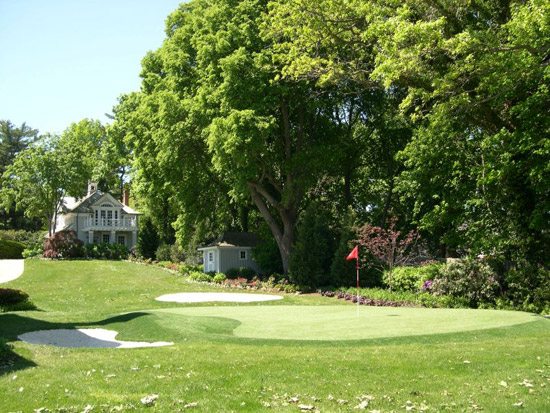 backyard-putting-green-golf_1